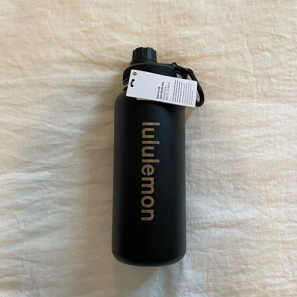 Lululemon Back to Life Sport Bottle 32oz (water bottle)